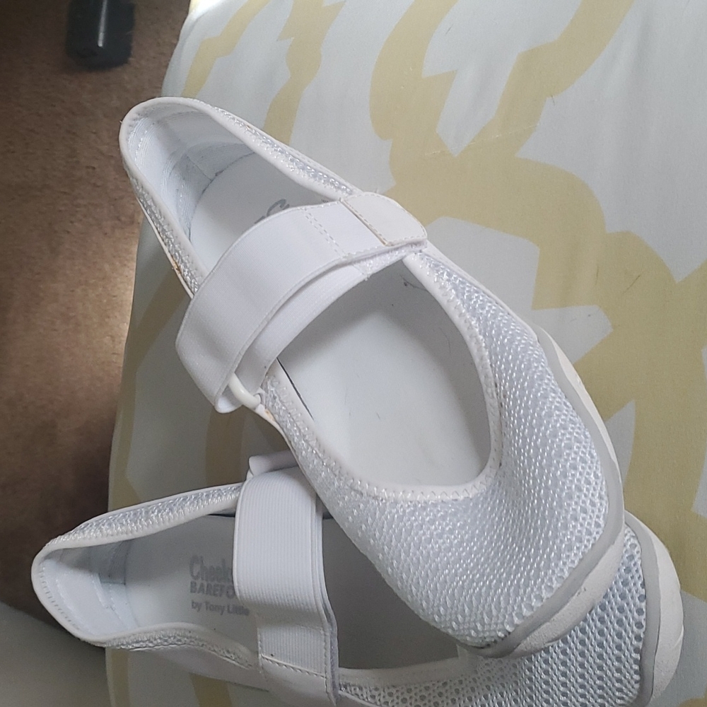 Size 10 womens Cheeks Barefoot flats by Tony Little